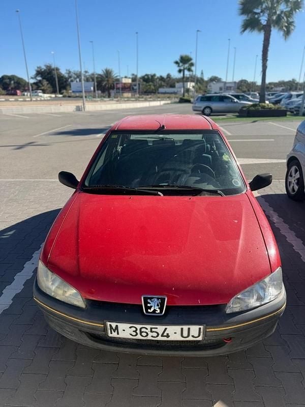 Usado Peugeot 106 60 CV (44 kW) 1997 Rojo metalico Utilitario