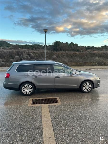 Usado VW Passat Advance 140 CV (102 kW) 2006 Gris / plata Familiar