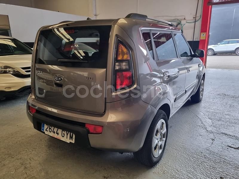 Usado Kia Soul 128 CV (94 kW) 2010 Gris / plata SUV