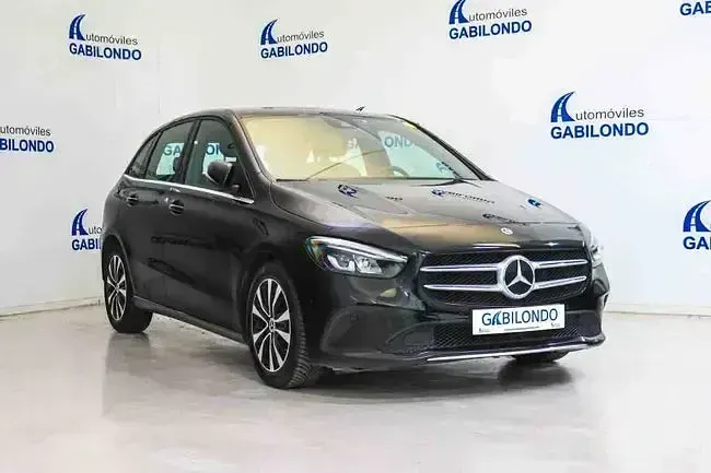 Usado Mercedes B180 116 CV (85 kW) 2021 Negro Utilitario