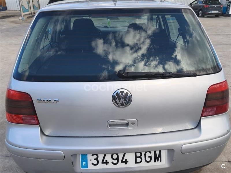 Usado VW Golf Highline 100 CV (73 kW) 2001 Gris / plata Berlina