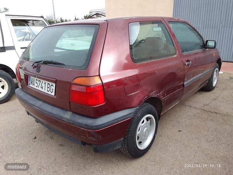 Usado VW Golf 90 CV (66 kW) 1994 Granate Coupe