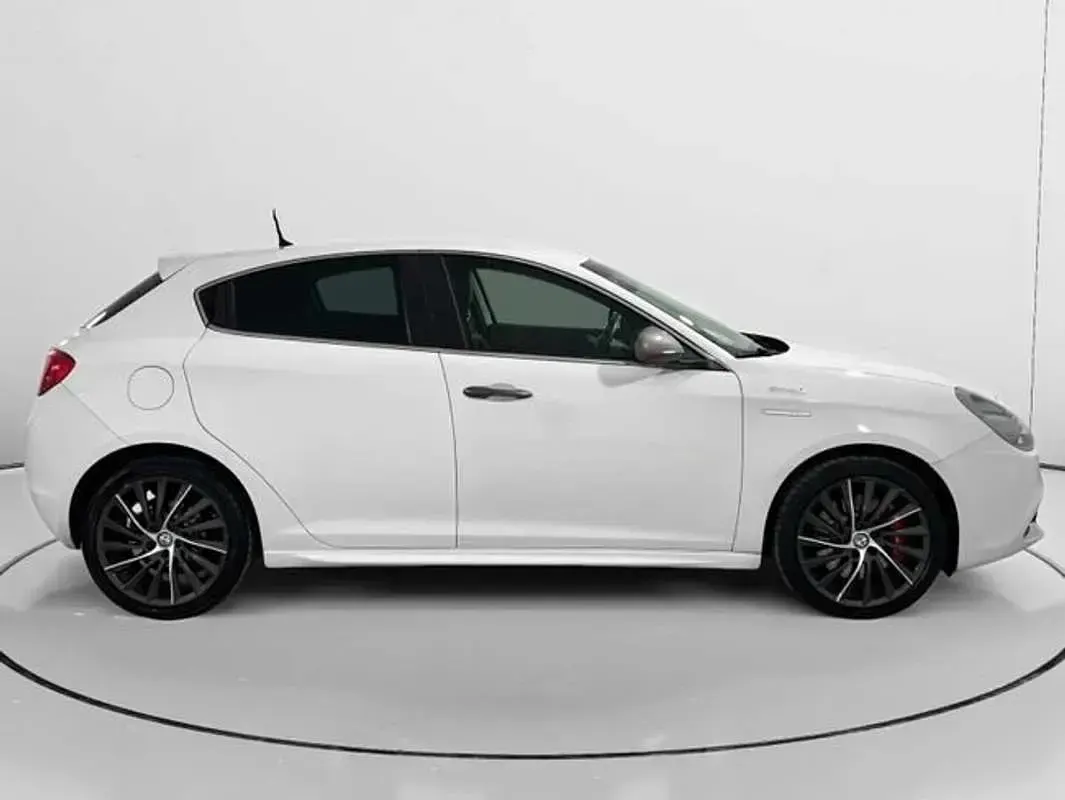 Usado Alfa Romeo Giulietta Distinctive 105 CV (77 kW) 2016 Blanco Utilitario