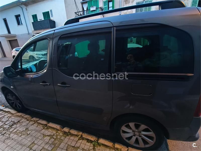 Usado Peugeot Partner Tepee Active 110 CV (80 kW) 2016 Gris / plata Monovolumen
