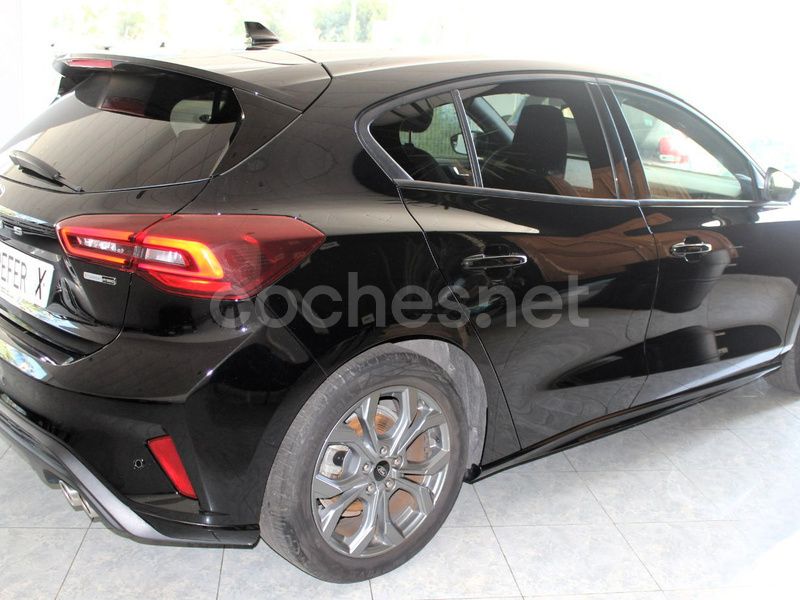 Usado Ford Focus ST-Line 155 CV (114 kW) 2022 Negro Berlina