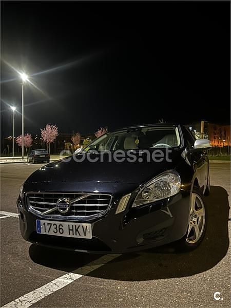 Usado Volvo S60 Momentum 136 CV (100 kW) 2012 Negro Berlina