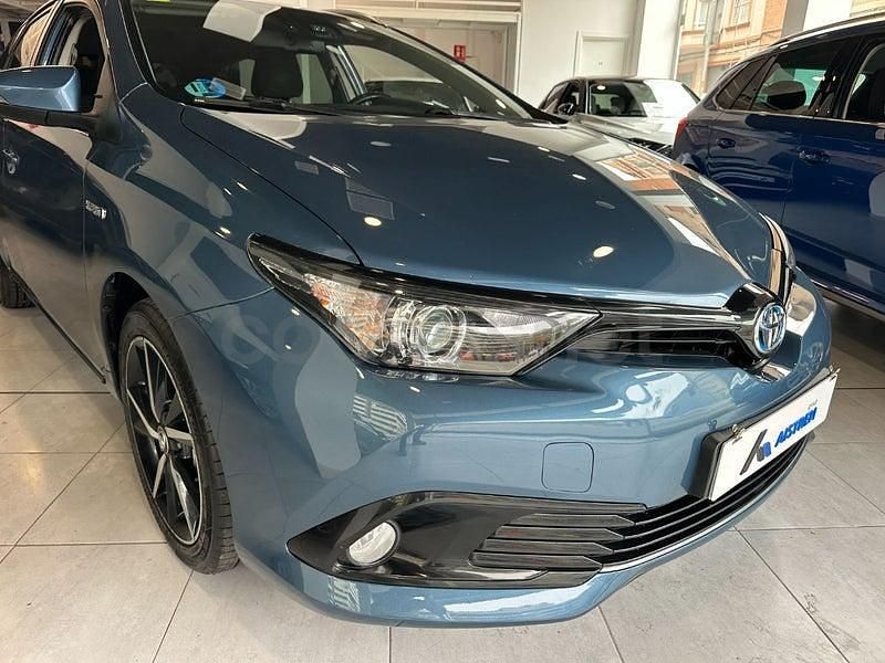 Usado Toyota Auris Hybrid Advance 136 CV (100 kW) 2018 Azul Familiar