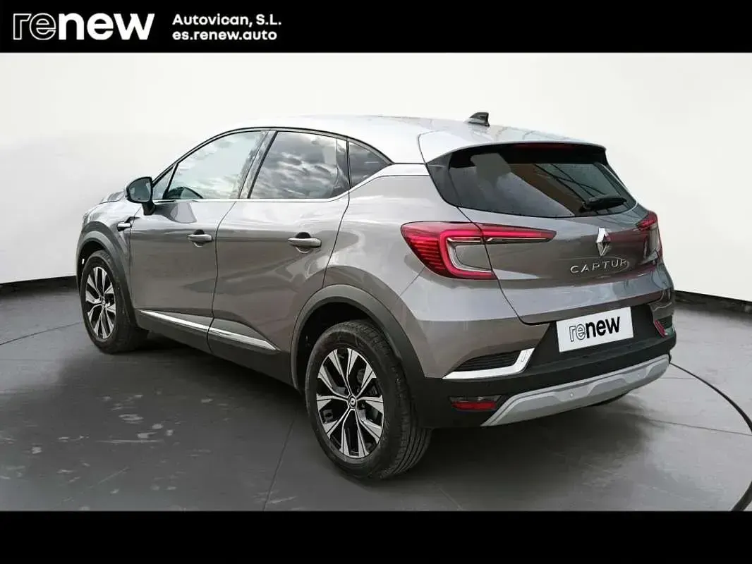 Usado Renault Captur Techno 140 CV (102 kW) 2022 Gris SUV