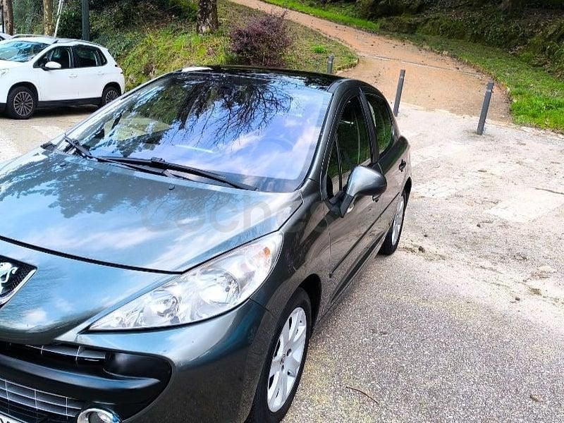 Usado Peugeot 207 Premium 90 CV (66 kW) 2007 Verde Berlina