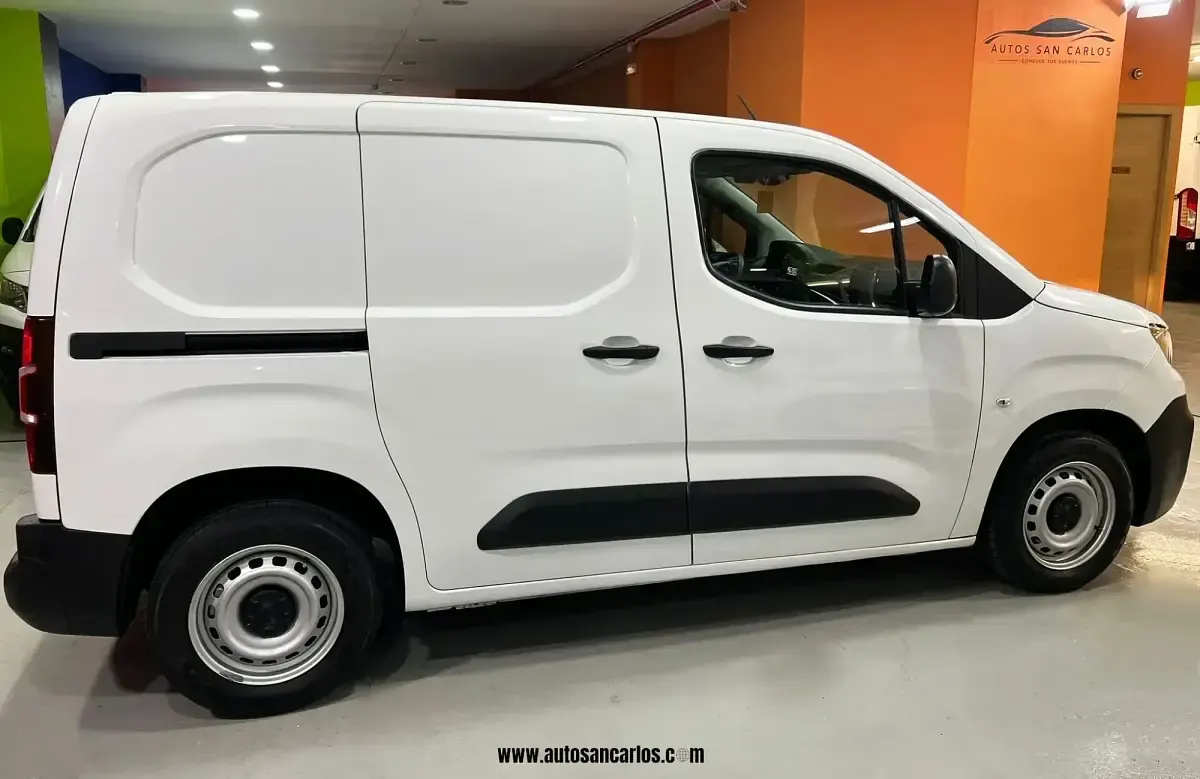 Usado Peugeot Partner 100 CV (73 kW) 2021 Blanco Monovolumen