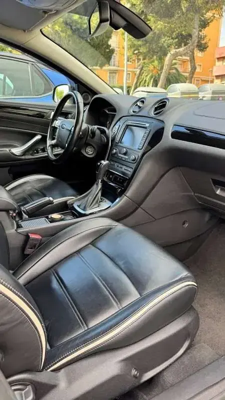 Usado Ford Mondeo Titanium 163 CV (119 kW) 2014 Negro Familiar