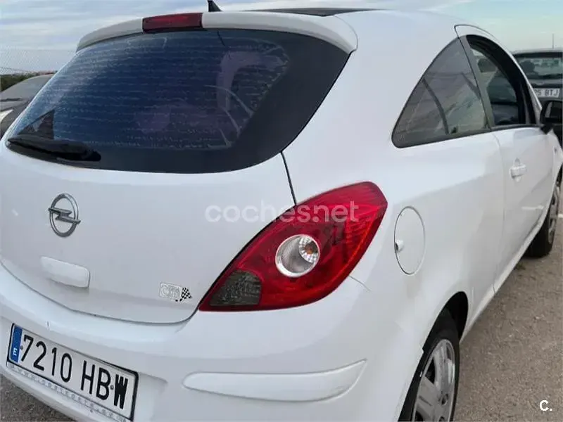 Usado Opel Corsa 85 CV (62 kW) 2011 Blanco Utilitario