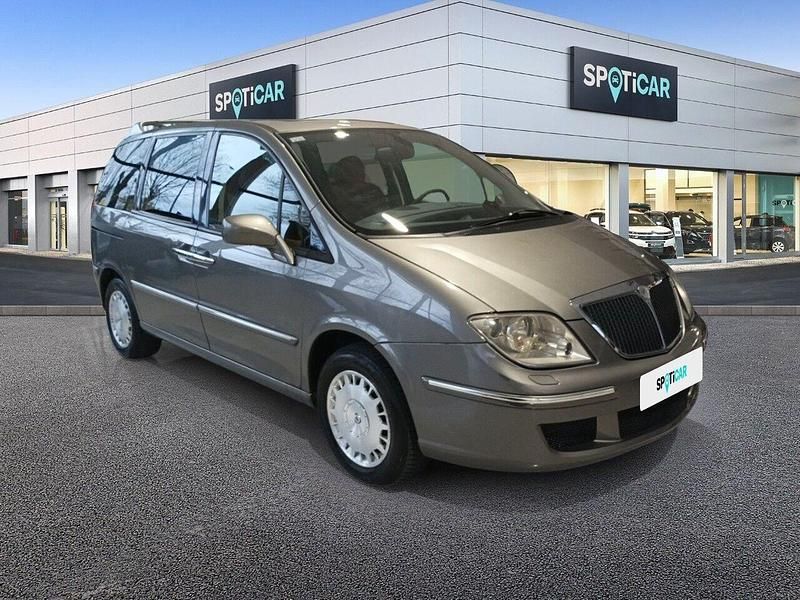 Usado Lancia Phedra 136 CV (100 kW) 2007 Gris Monovolumen