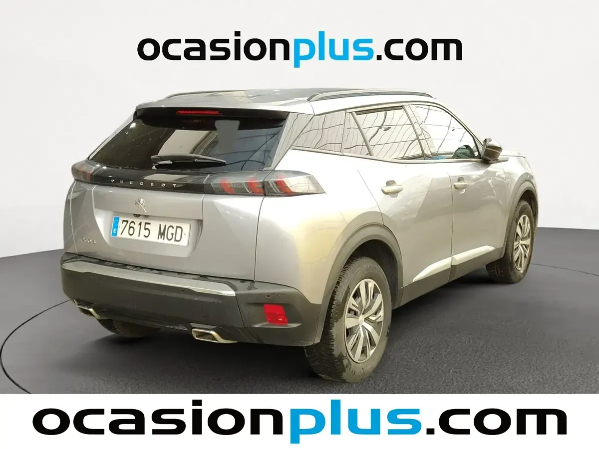 Usado Peugeot 2008 Allure 131 HP (96 kW) 2023 Cinzento SUV