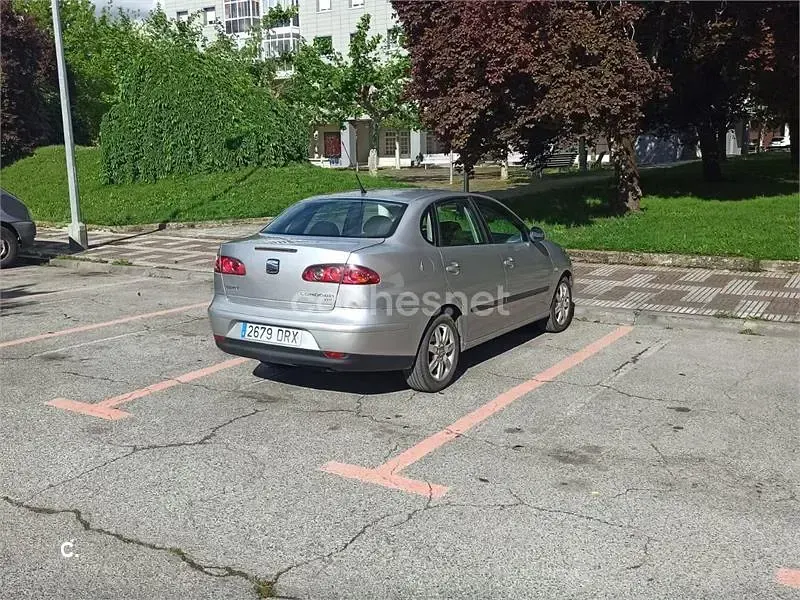 Usado Seat Cordoba Stella 100 CV (73 kW) 2005 Gris / plata Berlina