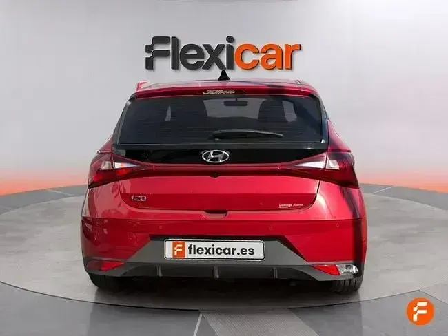 Usado Hyundai i20 100 CV (73 kW) 2023 Rojo Utilitario
