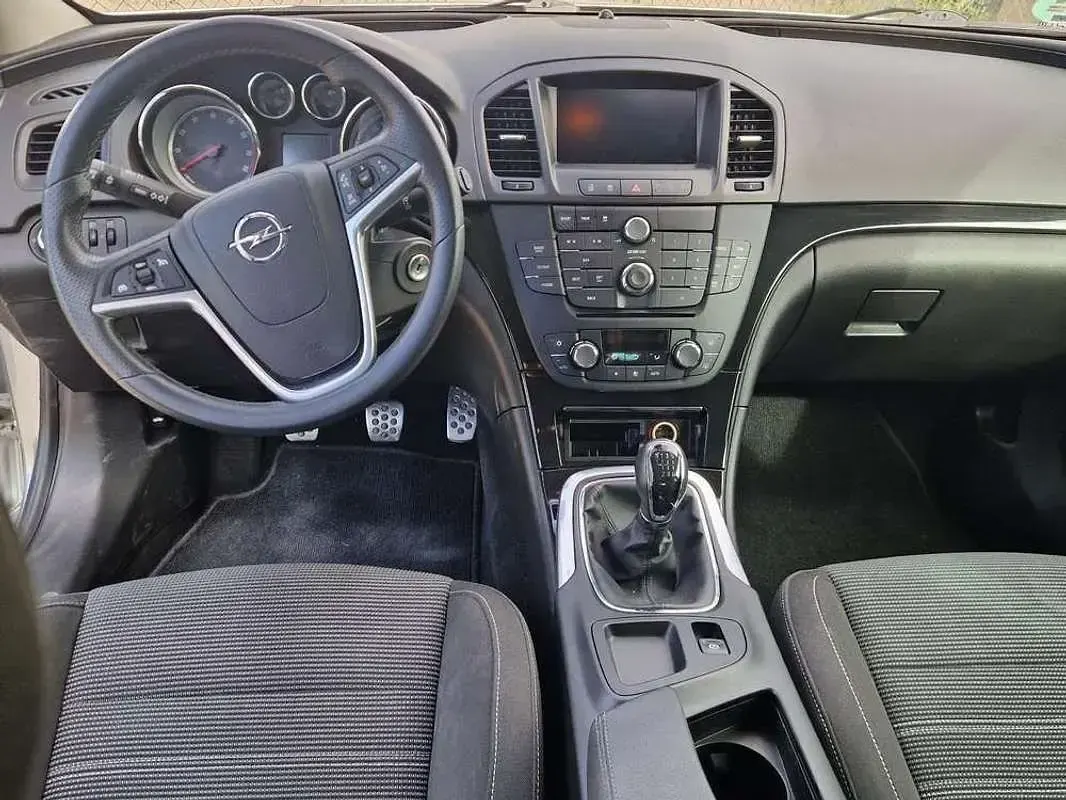 Usado Opel Insignia Sport 179 CV (131 kW) 2011 Gris Berlina