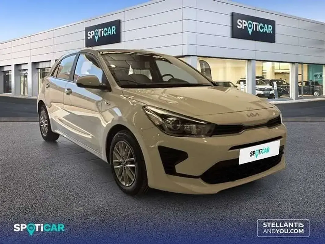 Usado Kia Rio 84 CV (61 kW) 2022 Blanco Utilitario