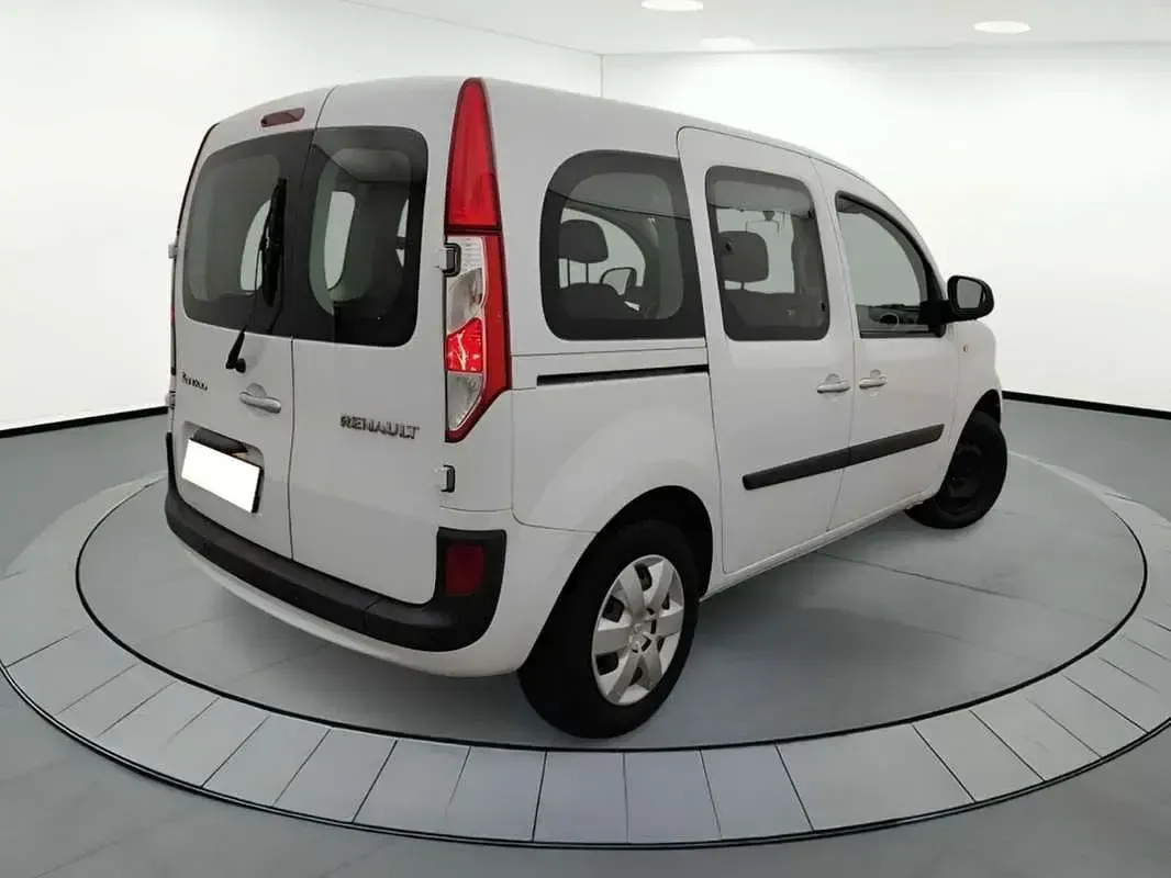 Usado Renault Kangoo Zen 75 CV (55 kW) 2018 Blanco Monovolumen