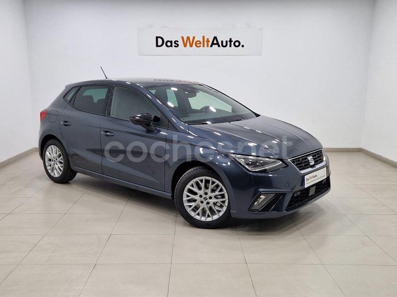 Gris / plata Nuevo 2025 Seat Ibiza FR Berlina | 19.900 € (Precio justo) - Imagen 1/4