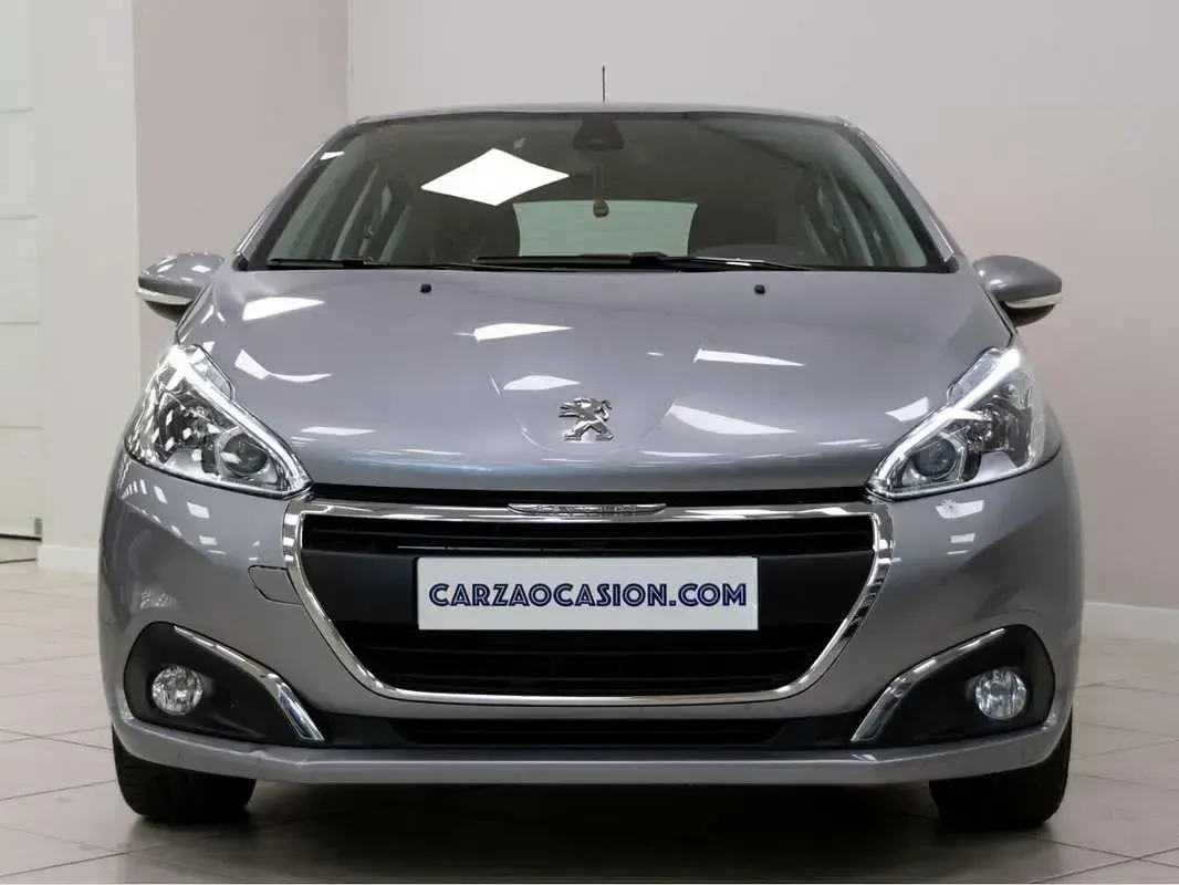 Usado Peugeot 208 Signature Sky 83 CV (61 kW) 2019 Gris Utilitario