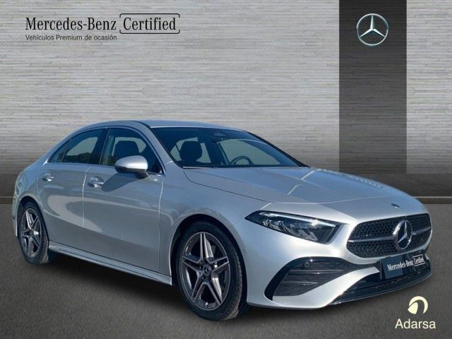 Usado Mercedes A200 AMG line 163 CV (119 kW) 2024 Plata iridio