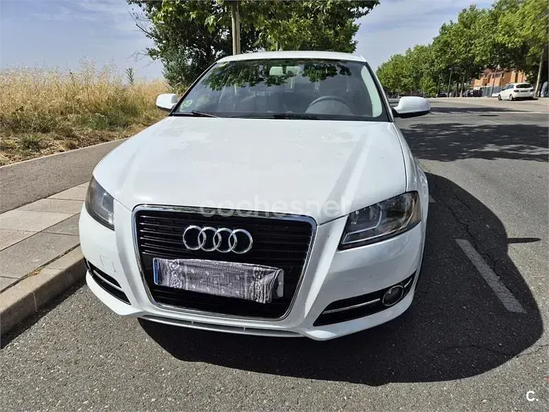 Usado Audi A3 Ambition 105 CV (77 kW) 2011 Blanco Utilitario