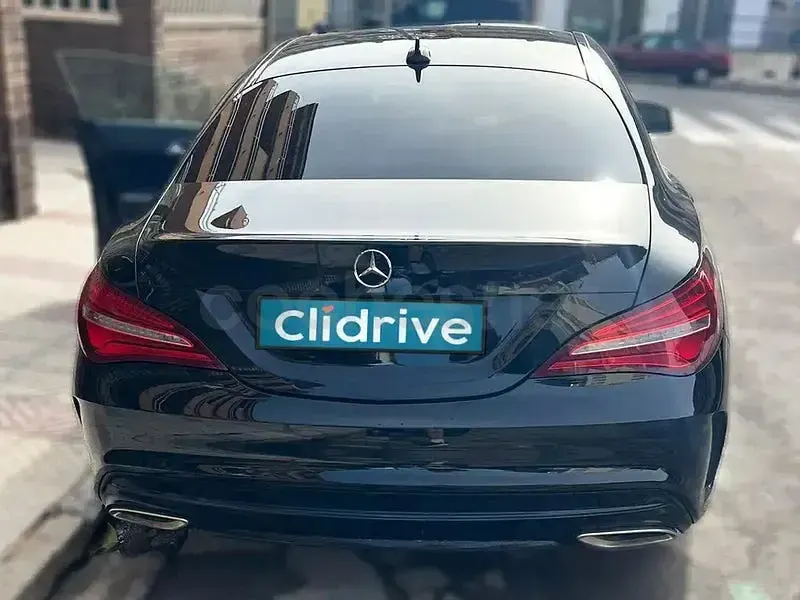 Usado Mercedes CLA180 122 CV (89 kW) 2018 Negro Coupe