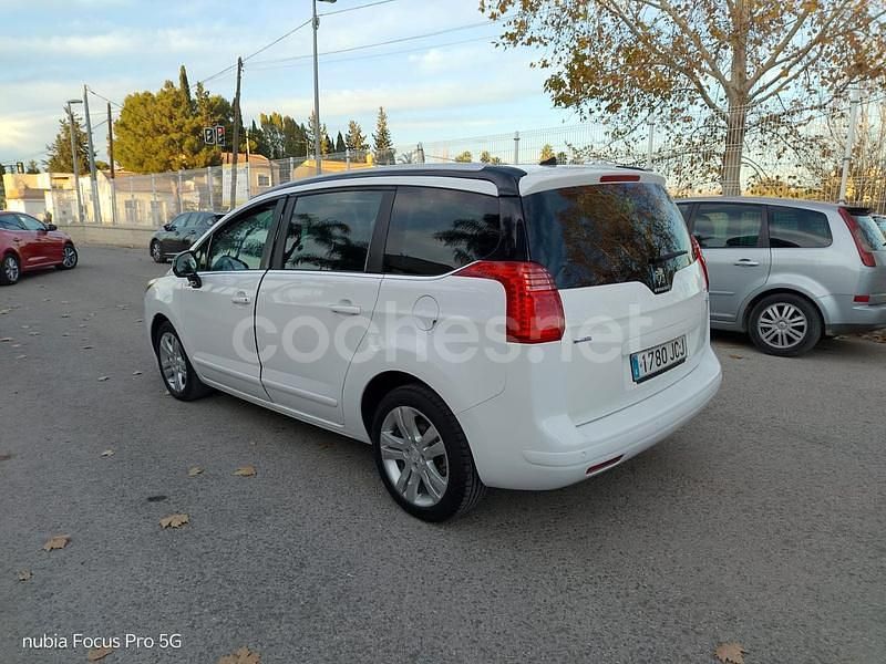 Usado Peugeot 5008 Active 120 CV (88 kW) 2016 Blanco Monovolumen
