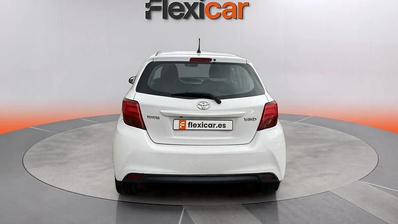 Usado Toyota Yaris Active 99 CV (72 kW) 2016 Blanco Utilitario