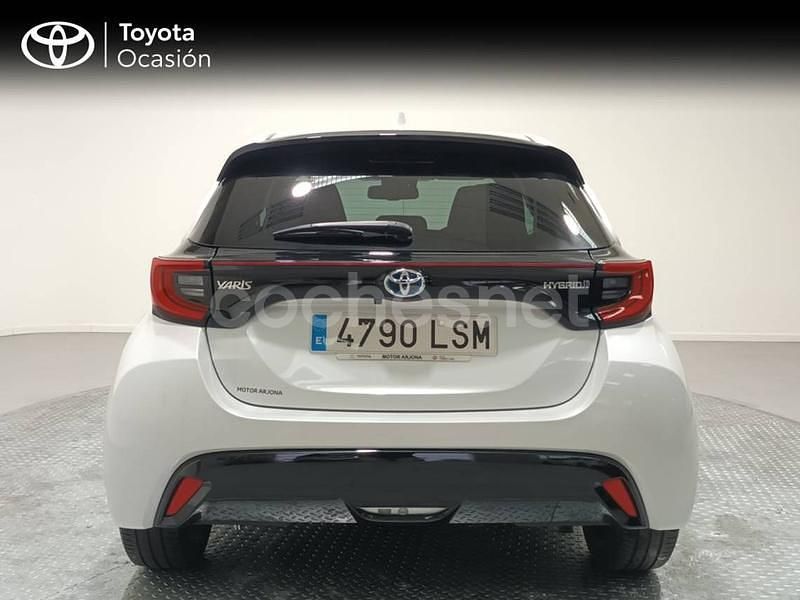 Usado Toyota Yaris Hybrid Style 116 CV (85 kW) 2021 Blanco Berlina
