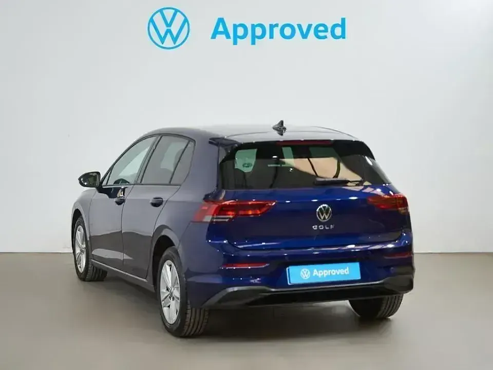 Usado VW Golf VIII Life 116 CV (85 kW) 2024 Azul Berlina