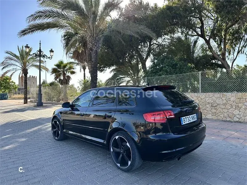 Usado Audi A3 Ambiente 140 CV (102 kW) 2010 Negro Utilitario