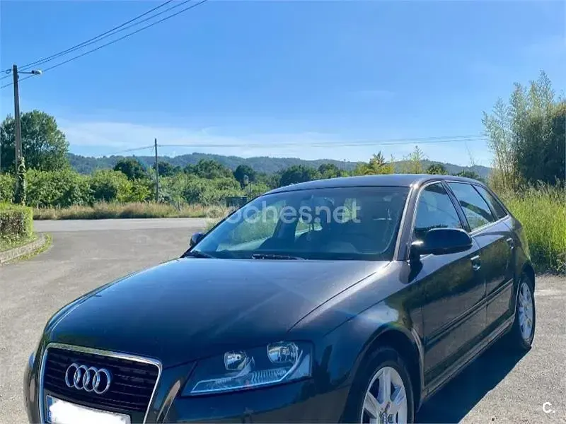 Usado Audi A3 Attraction 105 CV (77 kW) 2012 Negro Utilitario