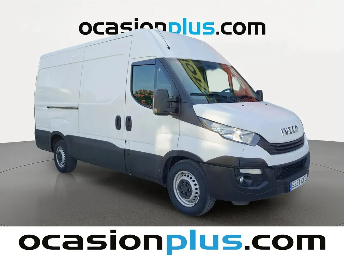 Usado Iveco Daily 116 CV (85 kW) 2017 Blanco Familiar