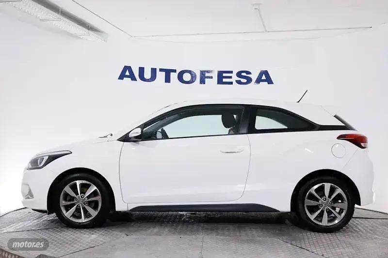 Usado Hyundai i20 100 CV (73 kW) 2017 Blanco Coupe