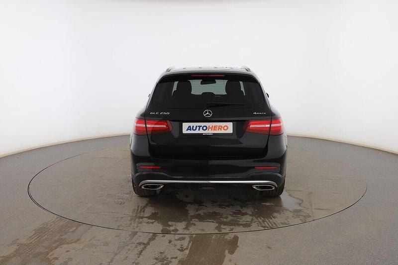 Usado Mercedes GLC250 AMG line 210 CV (154 kW) 2018 Negro SUV