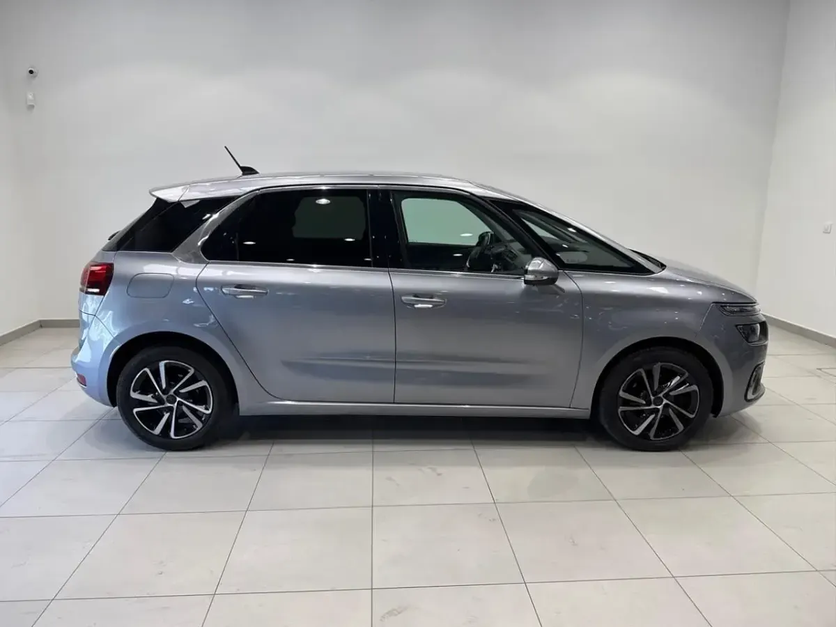 Usado Citroën C4 SpaceTourer Feel 130 CV (95 kW) 2020 Gris Monovolumen