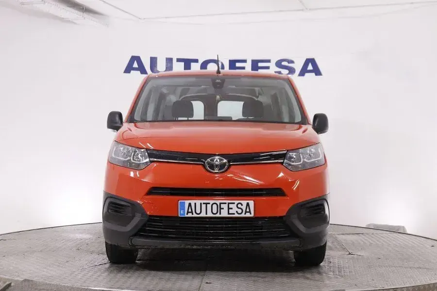 Usado Toyota Proace City City 130 CV (95 kW) 2023 Rojo Monovolumen