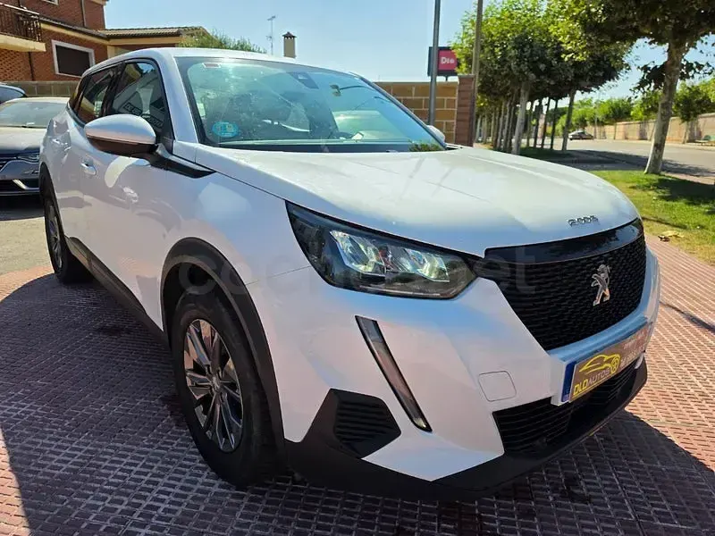 Usado Peugeot 2008 Active 110 CV (80 kW) 2022 Blanco SUV