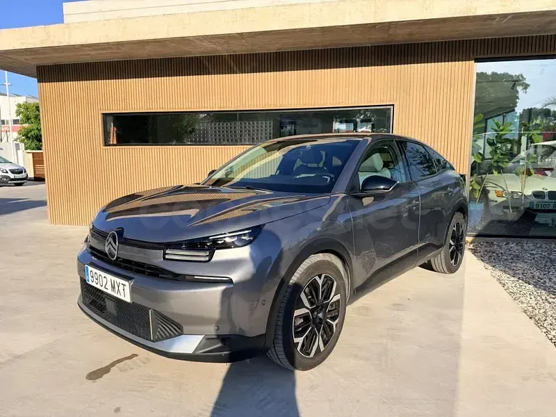 Usado Citroën C4 136 CV (100 kW) 2025 Gris / plata SUV