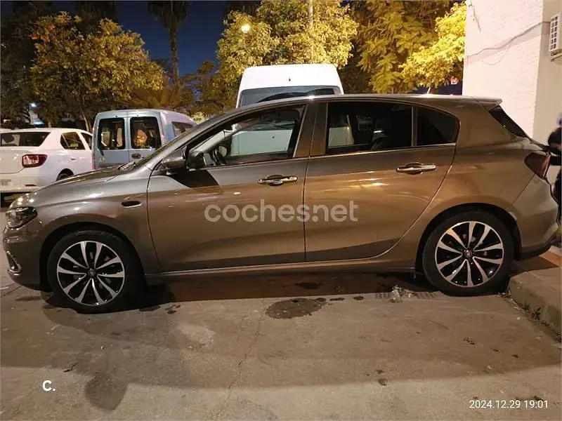 Usado Fiat Tipo Lounge 120 CV (88 kW) 2020 Gris / plata Berlina