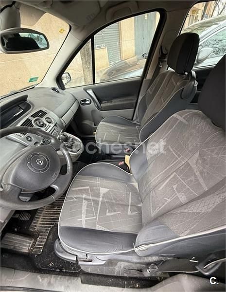 Usado Renault Scénic II Dynamique 120 CV (88 kW) 2004 Gris / plata Monovolumen