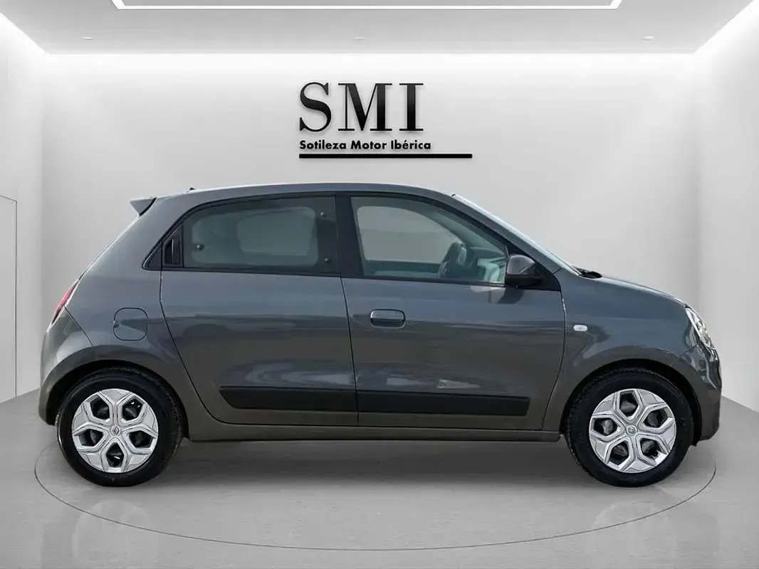 Usado Renault Twingo Intens 75 CV (55 kW) 2021 Gris / plata Utilitario