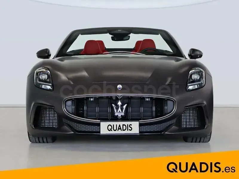 Usado Maserati GranCabrio 551 CV (405 kW) 2025 Gris / plata Descapotable