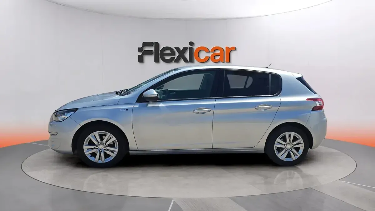 Usado Peugeot 308 Active 110 CV (80 kW) 2020 Gris Berlina