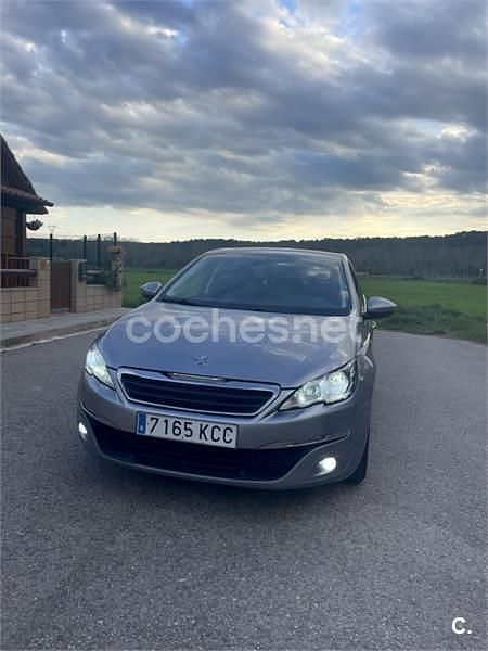 Gris / plata Usado 2017 Peugeot 308 Access Berlina | 8000 € (Buen precio) - Imagen 1/4