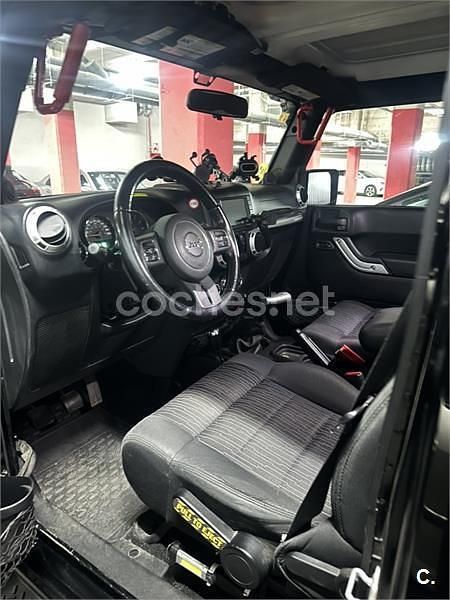 Usado Jeep Wrangler Unlimited Sahara 200 CV (147 kW) 2012 Negro SUV