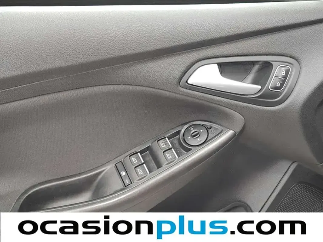 Usado Ford Focus Trend+ 125 CV (91 kW) 2015 Negro Utilitario