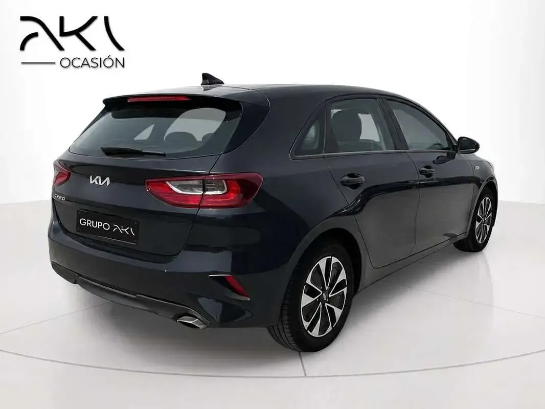 Usado Kia Ceed 101 CV (74 kW) 2025 Negro Utilitario